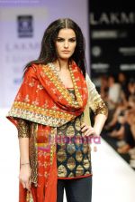 Model walks the ramp for Rehane Show at Lakme Winter fashion week day 4 on 20th Sept 2010 (54).JPG